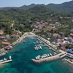 Roses Apartman Lukoran