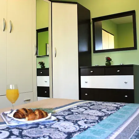 Apartament Roses Lukoran