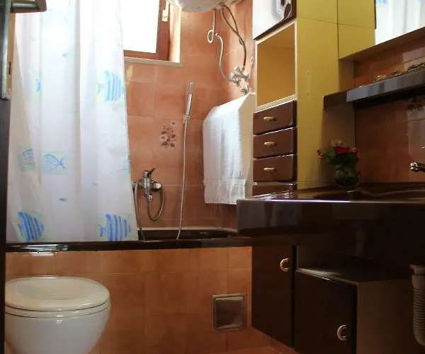 Roses Apartmán Lukoran